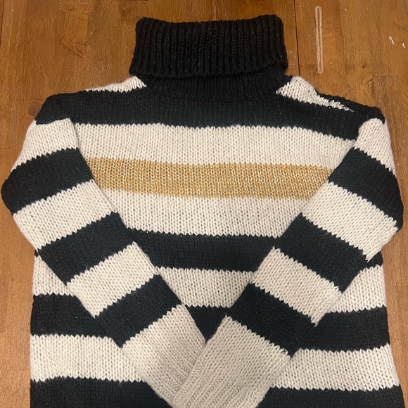 ALLISON JOY HIGH NECK SWEATER SIZE SMALL - Picture 5 of 6